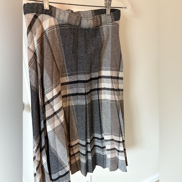 Vintage Pleated Plaid Skirt - Picture 3 of 7